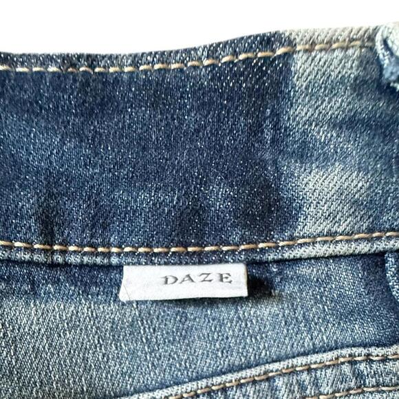 DAZE Repreve Distressed Straight Leg Jeans – Size 28 - Picture 5 of 7